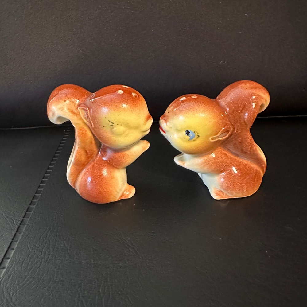 Vintage Ceramic Squirrel Salt & Pepper Shaker Set Beige Woodland Mid Century
